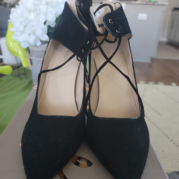 Black heels - Picture 2 of 2